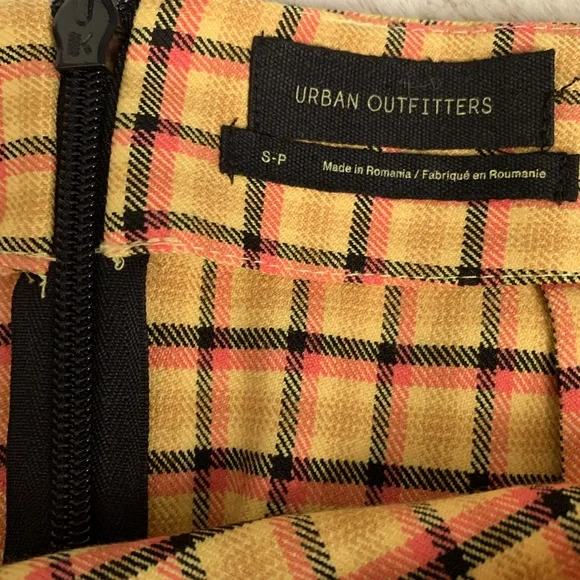URBAN OUTFITTERS Mini Skirt Size Small - Picture 2 of 3